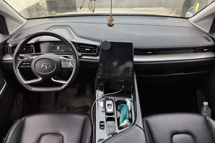 Used Hyundai Custo 2021 380TGDi Smart Love Flagship Edition TOP Premium Center Console