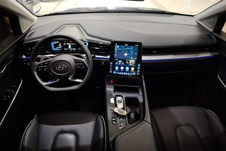 Used Hyundai Custo 2021 380TGDi Smart Luxury Premium LUX Center Console