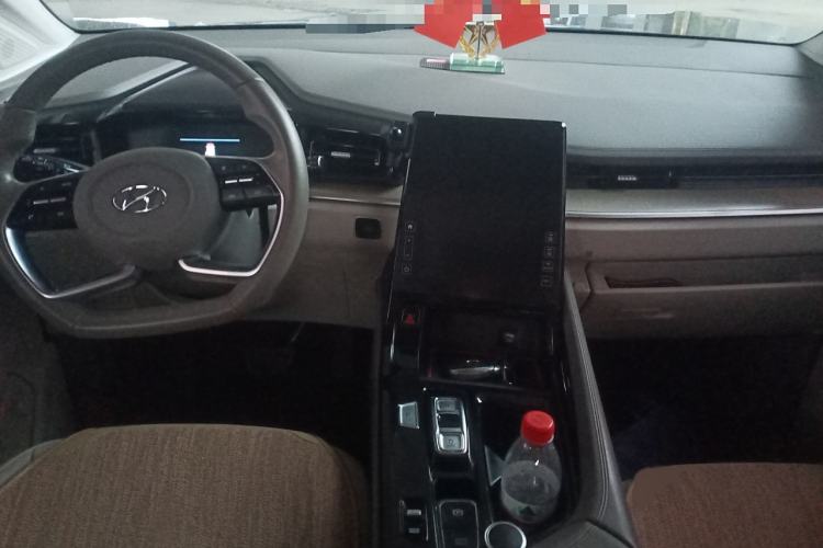 Used Hyundai Custo 2021 270TGDi Prestige LUX Center Console
