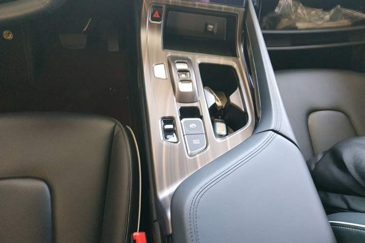 Used Hyundai Custo 2021 380TGDi Smart Love Flagship Edition TOP Premium Gear Lever