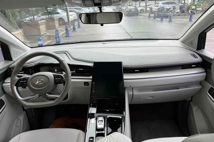 Used Hyundai Custo 2021 380TGDi Deluxe Edition DLX Interior 1