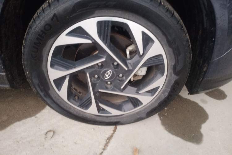 Used Hyundai Custo 2021 270TGDi Prestige LUX Right Front Wheel Hub