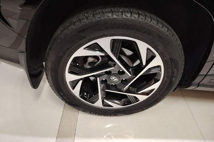 Used Hyundai Custo 2021 380TGDi Smart Luxury Premium LUX Right Rear Wheel Hub