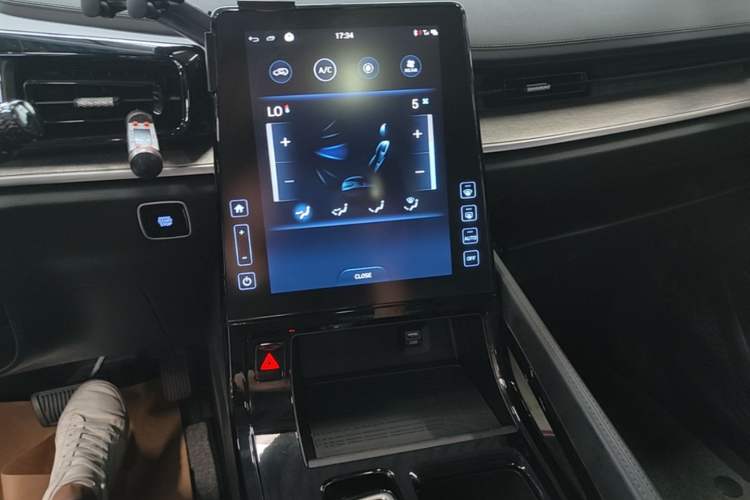 Used Hyundai Custo 2021 270TGDi Prestige LUX Audio And AC Panel