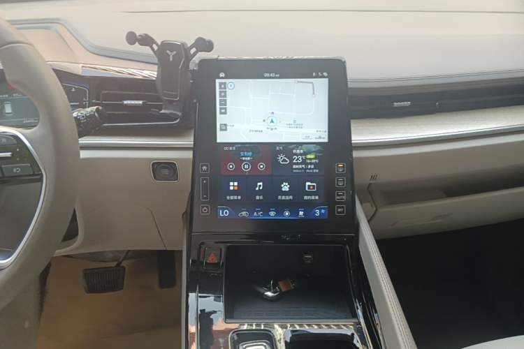 Used Hyundai Custo 2021 270TGDi Prestige LUX Audio And AC Panel