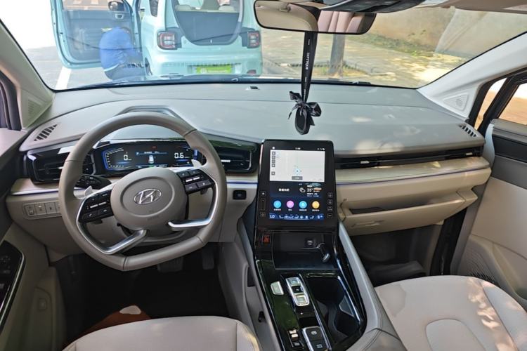 Used Hyundai Custo 2021 380TGDi Smart Love Flagship Edition TOP Premium Center Console