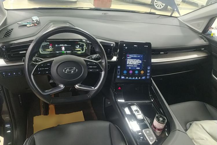 Used Hyundai Custo 2021 270TGDi Prestige LUX Center Console