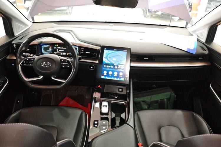 Used Hyundai Custo 2021 270TGDi Prestige LUX Center Console