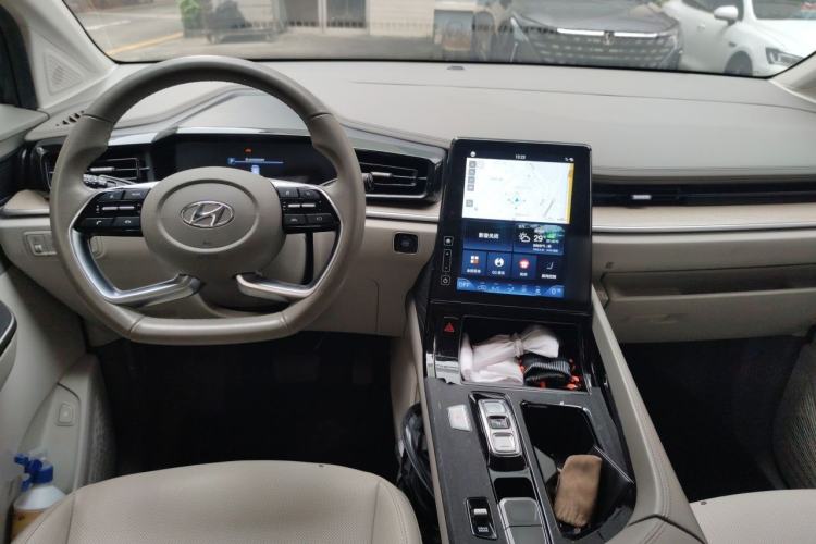 Used Hyundai Custo 2021 270TGDi Prestige LUX Center Console