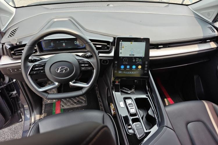 Used Hyundai Custo 2021 270TGDi Prestige LUX Center Console