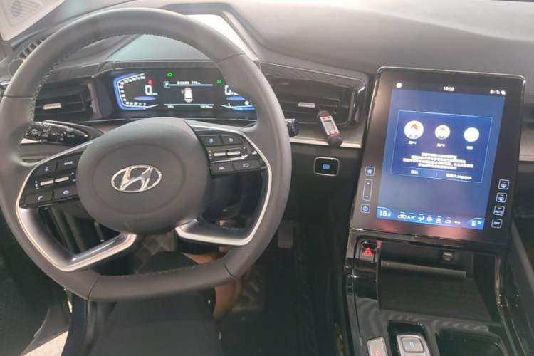 Used Hyundai Custo 2021 270TGDi Prestige LUX Center Console