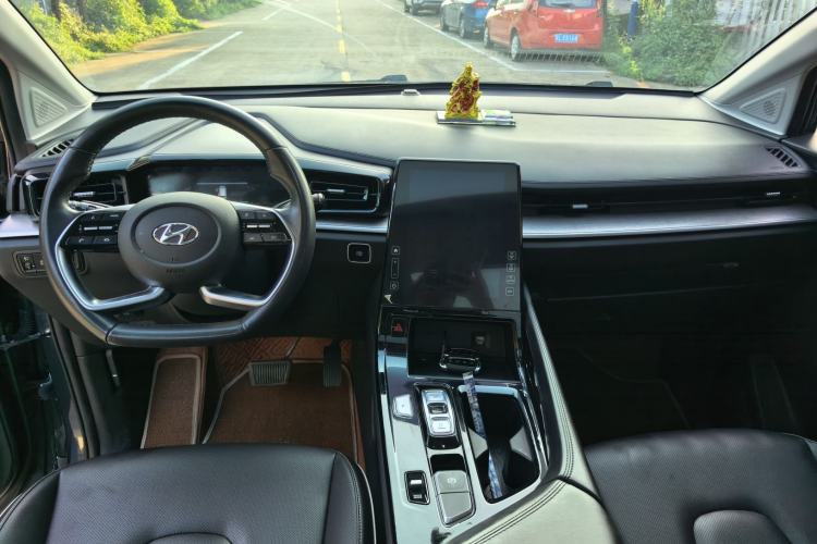 Used Hyundai Custo 2021 270TGDi Prestige LUX Center Console