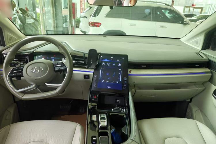 Used Hyundai Custo 2021 380TGDi Smart Love Flagship Edition TOP Premium Center Console