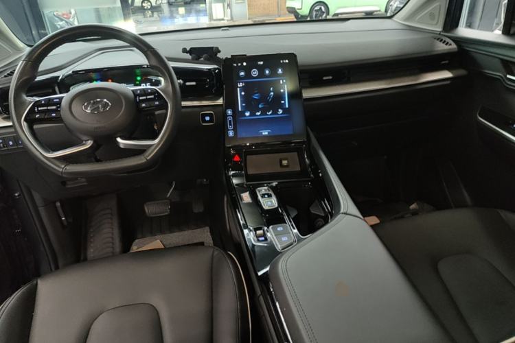 Used Hyundai Custo 2021 270TGDi Prestige LUX Center Console