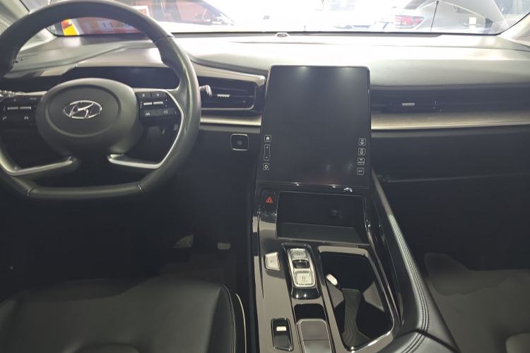 Used Hyundai Custo 2021 270TGDi Prestige LUX Center Console