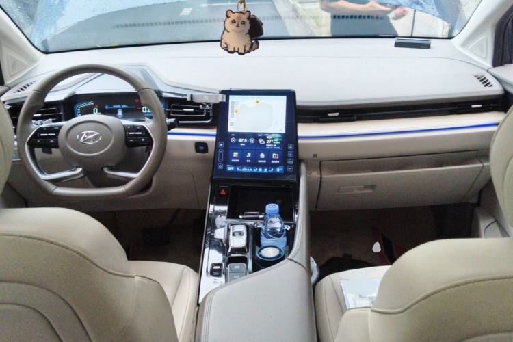 Used Hyundai Custo 2021 380TGDi Smart Love Flagship Edition TOP Premium Center Console