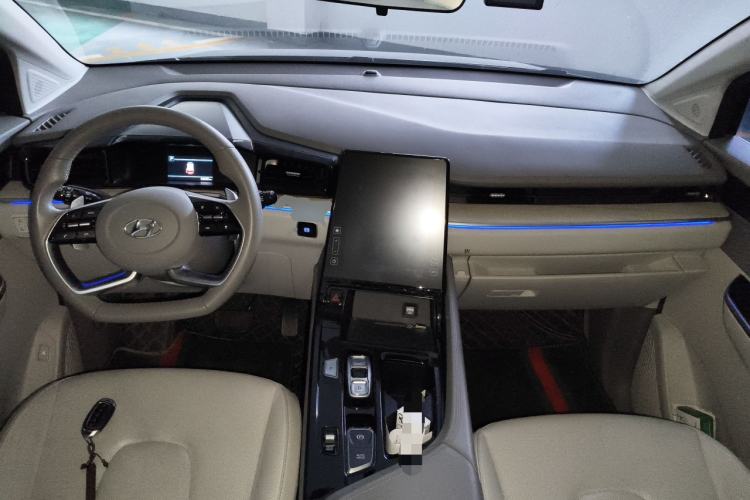 Used Hyundai Custo 2021 380TGDi Smart Love Flagship Edition TOP Premium Center Console