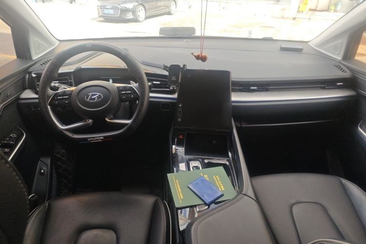Used Hyundai Custo 2021 380TGDi Smart Love Flagship Edition TOP Premium Center Console