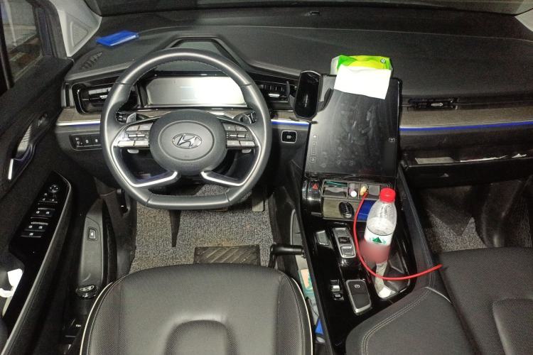 Used Hyundai Custo 2021 380TGDi Smart Love Flagship Edition TOP Premium Center Console