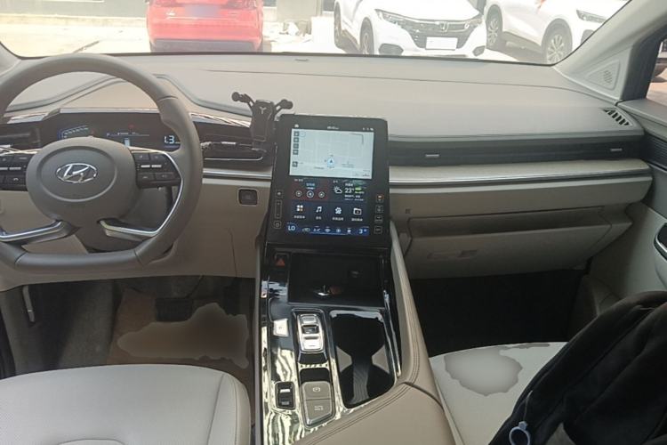Used Hyundai Custo 2021 270TGDi Prestige LUX Center Console