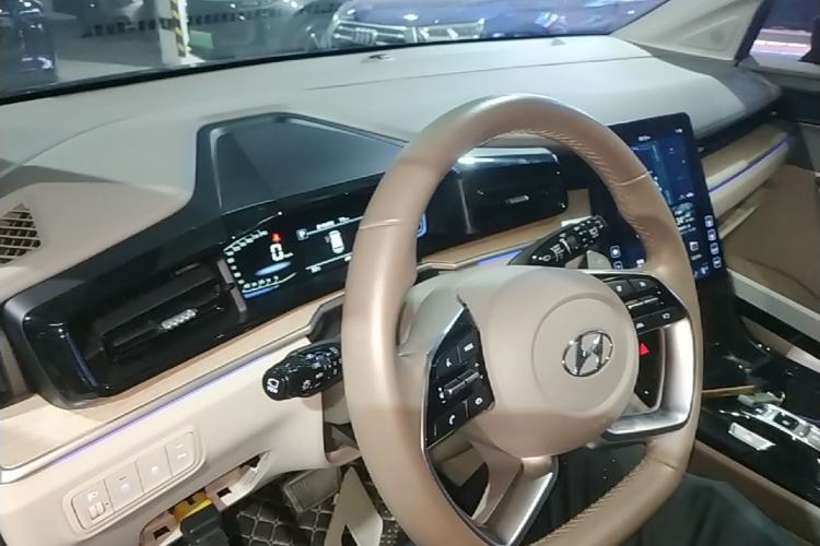 Used Hyundai Custo 2021 380TGDi Smart Luxury Premium LUX Center Console