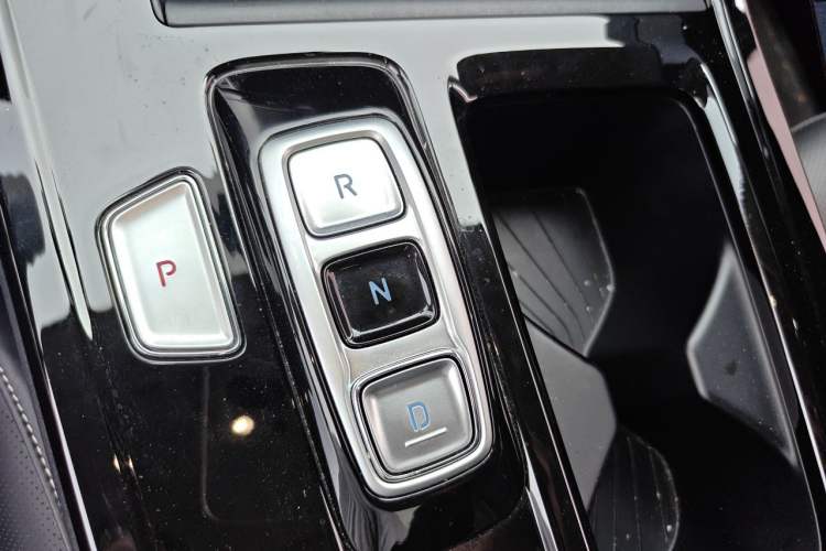 Used Hyundai Custo 2021 270TGDi Prestige LUX Gear Lever