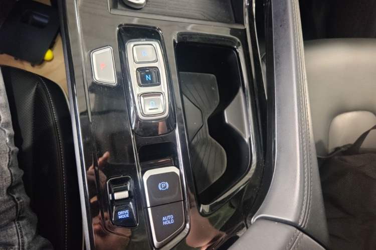 Used Hyundai Custo 2021 270TGDi Prestige LUX Gear Lever