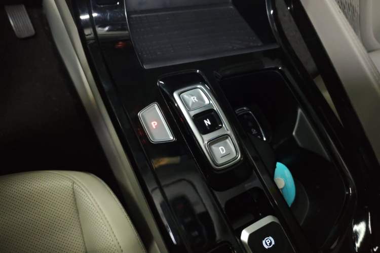 Used Hyundai Custo 2021 270TGDi Prestige LUX Gear Lever