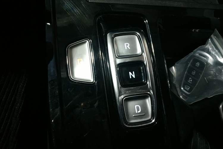 Used Hyundai Custo 2021 380TGDi Deluxe Edition DLX Gear Lever