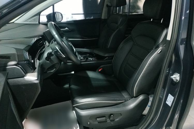Used Hyundai Custo 2021 380TGDi Deluxe Edition DLX Left Front Seat