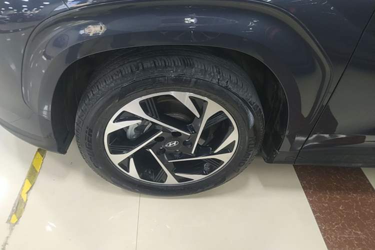 Used Hyundai Custo 2021 270TGDi Prestige LUX Left Front Wheel Hub