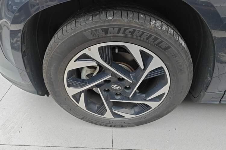 Used Hyundai Custo 2021 380TGDi Smart Luxury Premium LUX Left Front Wheel Hub
