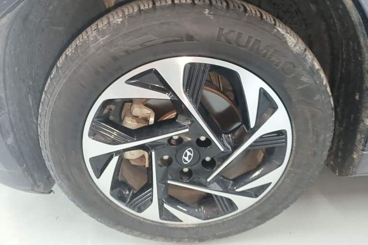 Used Hyundai Custo 2021 270TGDi Prestige LUX Left Front Wheel Hub