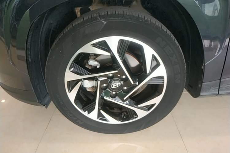 Used Hyundai Custo 2021 270TGDi Prestige LUX Left Front Wheel Hub