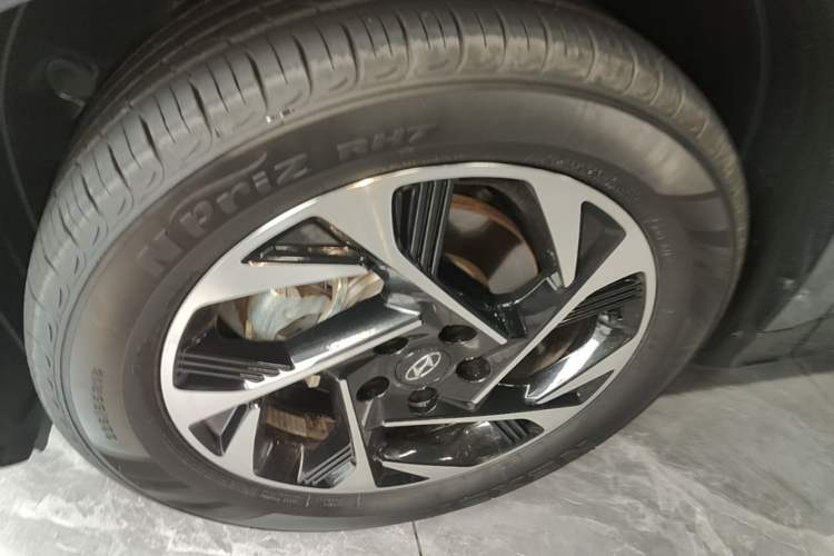 Used Hyundai Custo 2021 270TGDi Prestige LUX Left Front Wheel Hub