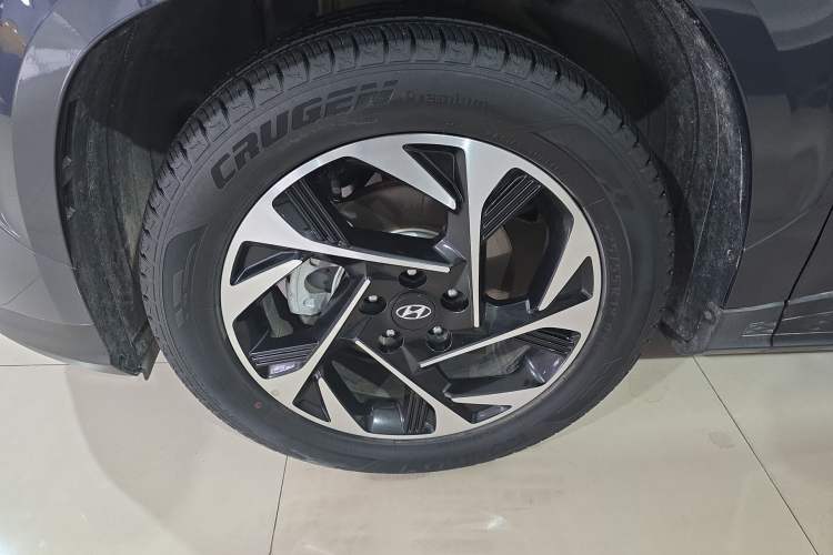 Used Hyundai Custo 2021 270TGDi Prestige LUX Left Front Wheel Hub