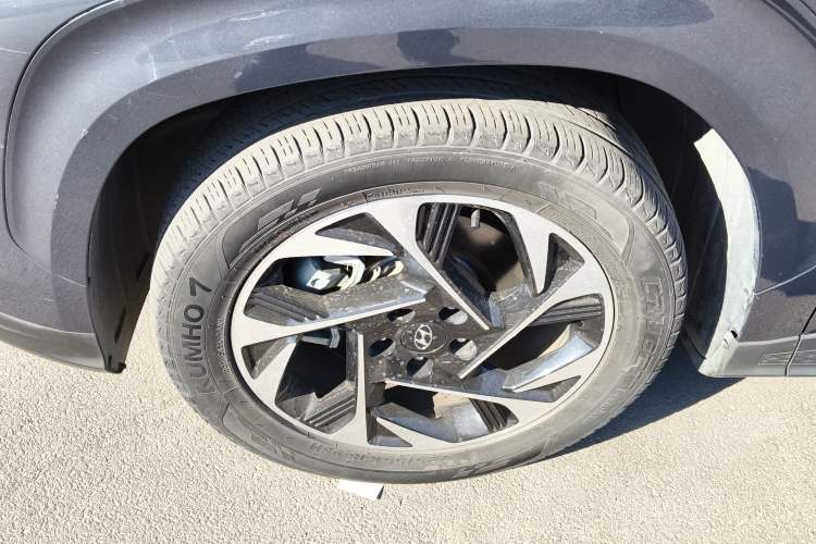 Used Hyundai Custo 2021 380TGDi Smart Luxury Premium LUX Left Front Wheel Hub