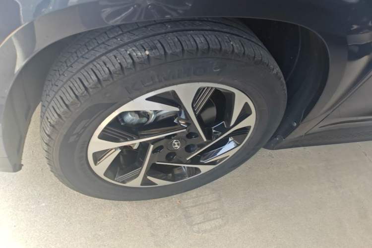 Used Hyundai Custo 2021 270TGDi Prestige LUX Left Front Wheel Hub