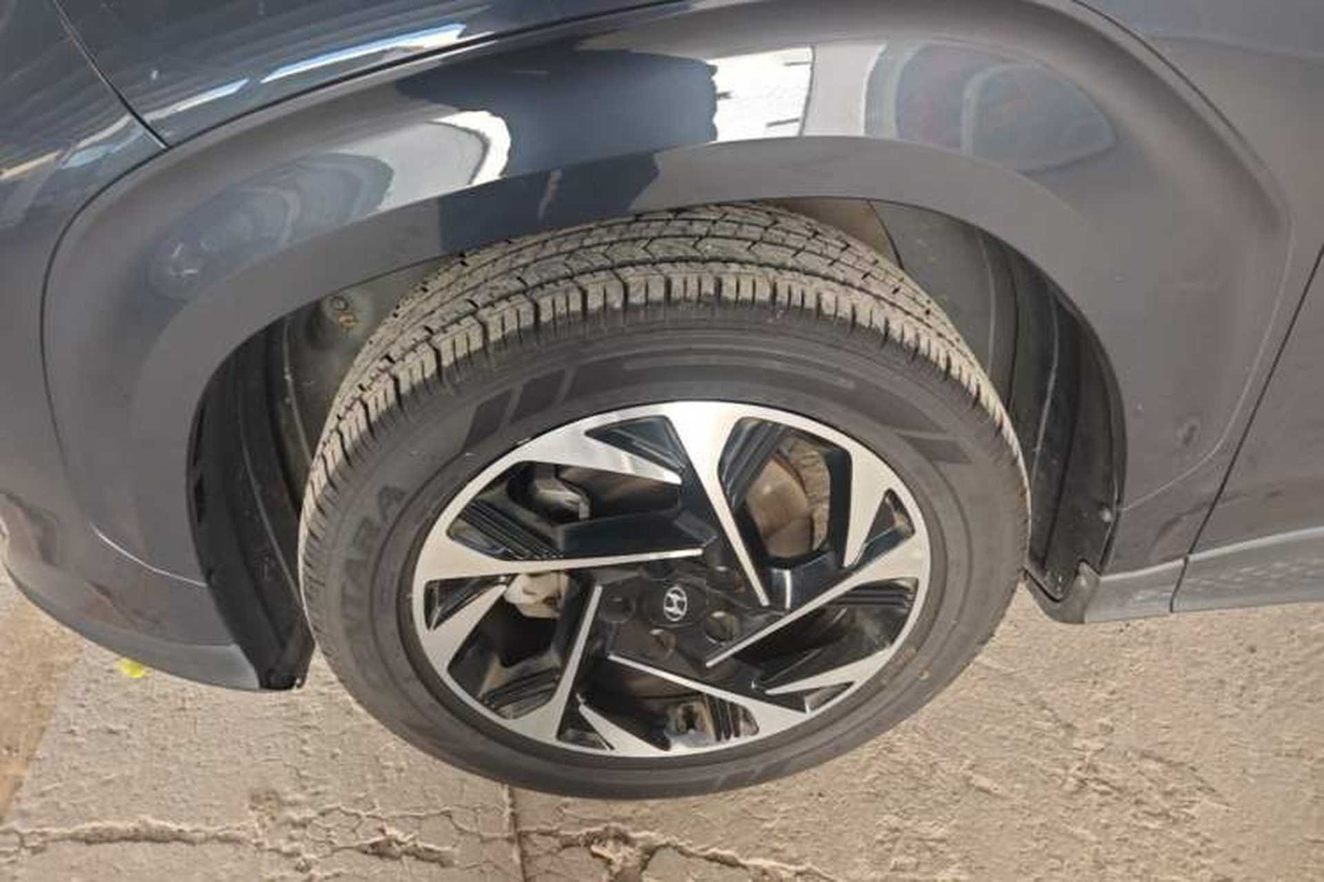 Used Hyundai Custo 2021 270TGDi Prestige LUX Left Front Wheel Hub