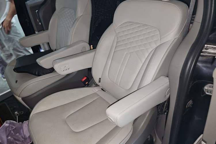 Used Hyundai Custo 2021 380TGDi Smart Love Flagship Edition TOP Premium Left Rear Seat