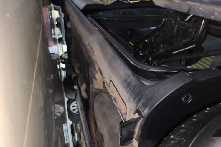 Used Hyundai Custo 2021 270TGDi Prestige LUX Left Side Sill