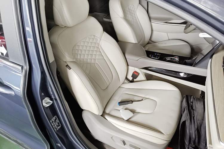 Used Hyundai Custo 2021 270TGDi Prestige LUX Right Front Seat