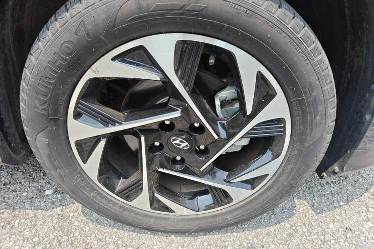 Used Hyundai Custo 2021 270TGDi Prestige LUX Right Front Wheel Hub