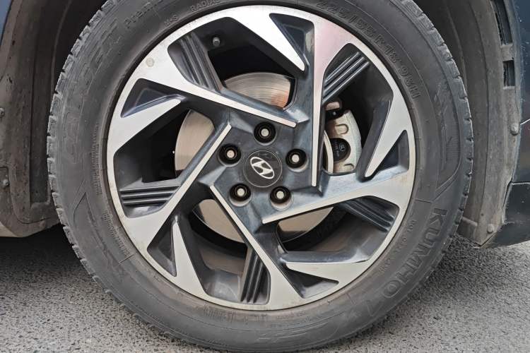 Used Hyundai Custo 2021 380TGDi Smart Luxury Premium LUX Right Front Wheel Hub