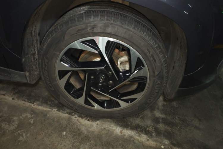 Used Hyundai Custo 2021 270TGDi Prestige LUX Right Front Wheel Hub