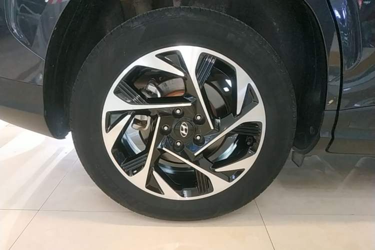Used Hyundai Custo 2021 270TGDi Prestige LUX Right Rear Wheel Hub