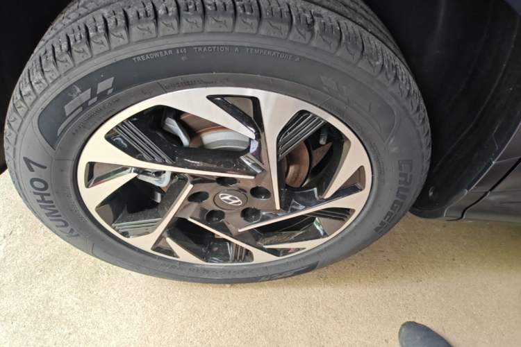 Used Hyundai Custo 2021 270TGDi Prestige LUX Right Rear Wheel Hub