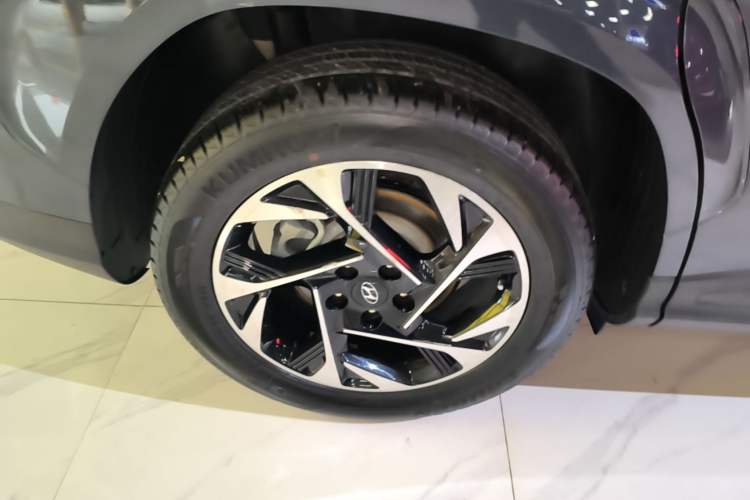 Used Hyundai Custo 2021 270TGDi Prestige LUX Right Rear Wheel Hub