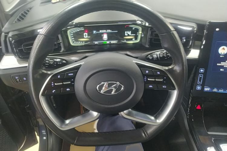 Used Hyundai Custo 2021 270TGDi Prestige LUX Steering Wheel