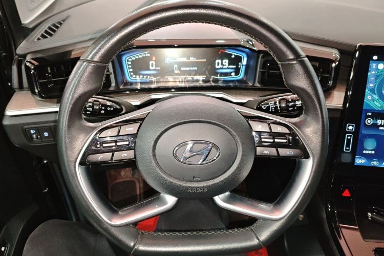 Used Hyundai Custo 2021 270TGDi Prestige LUX Steering Wheel